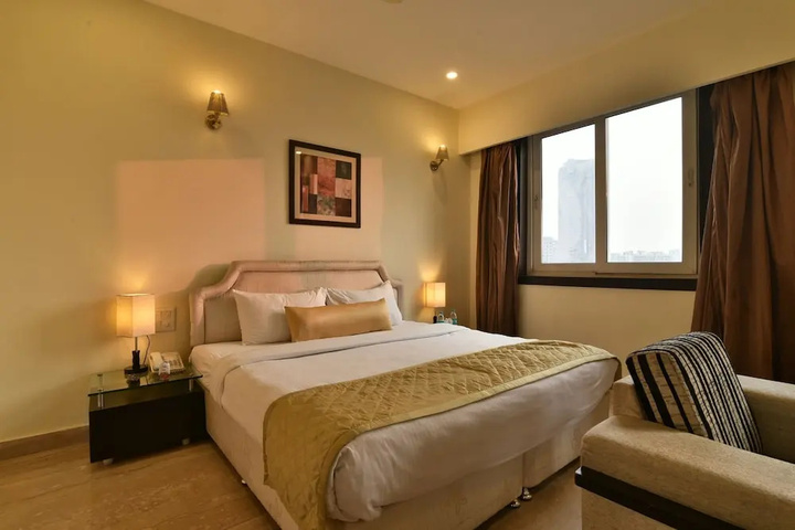 Room 4 of 18