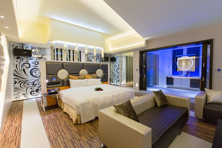 Room 11 of 216