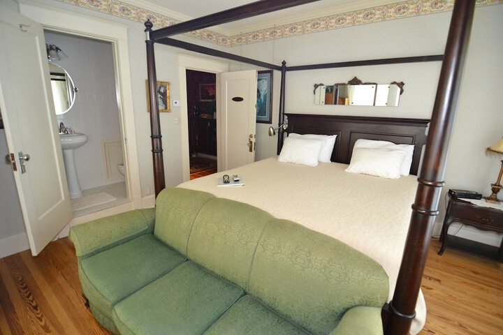 Room 3 of 63
