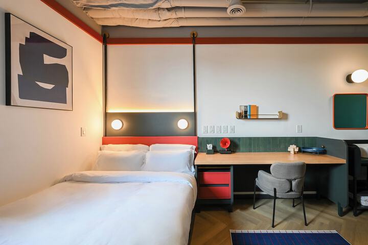 Room 10 of 40