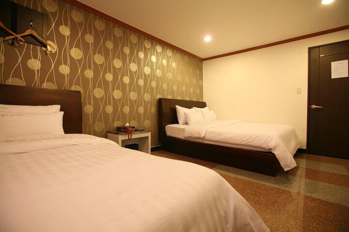 Room 15 of 43