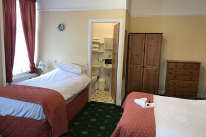 Room 2 of 16