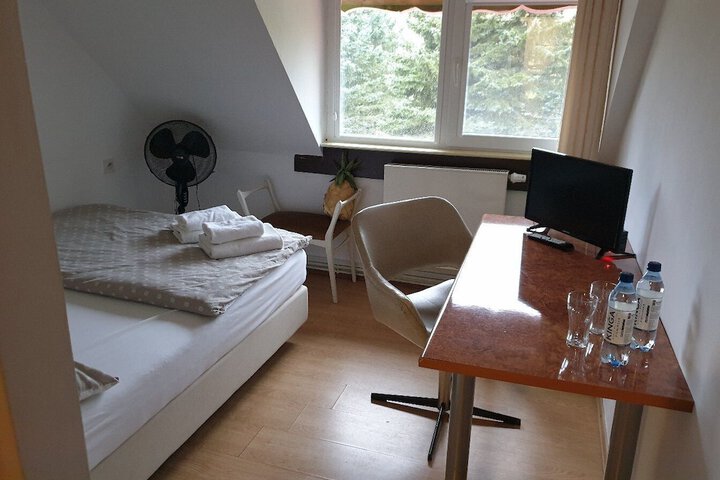 Room 9 of 31