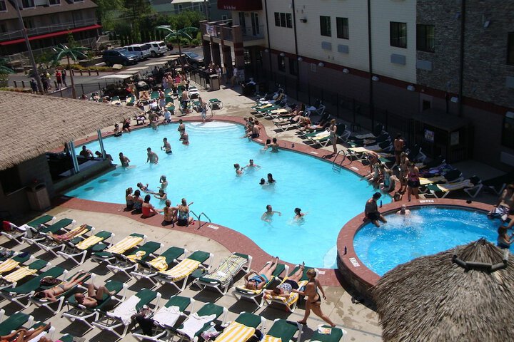 Hotel Pool