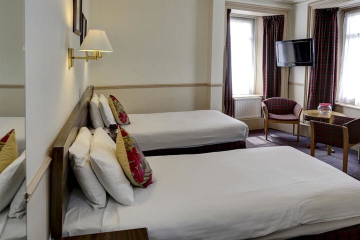 Room 4 of 41