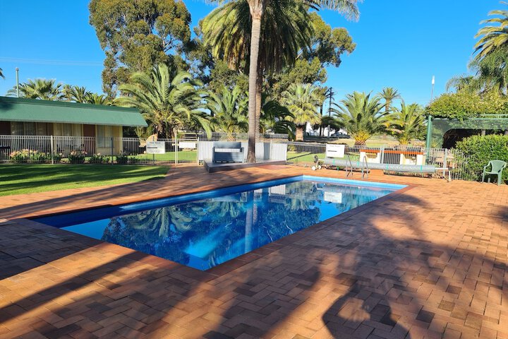 Pool 22 of 33
