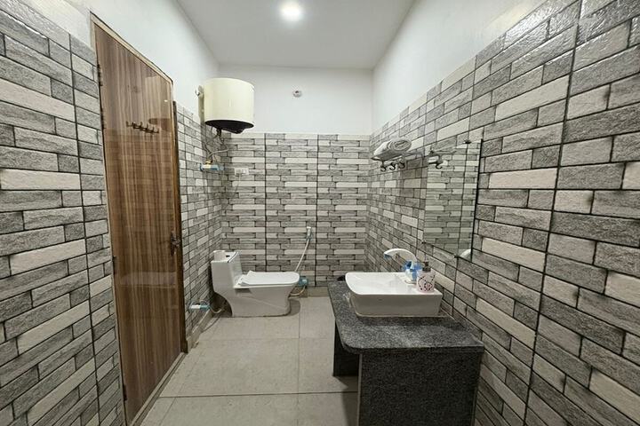 Room 30 of 48