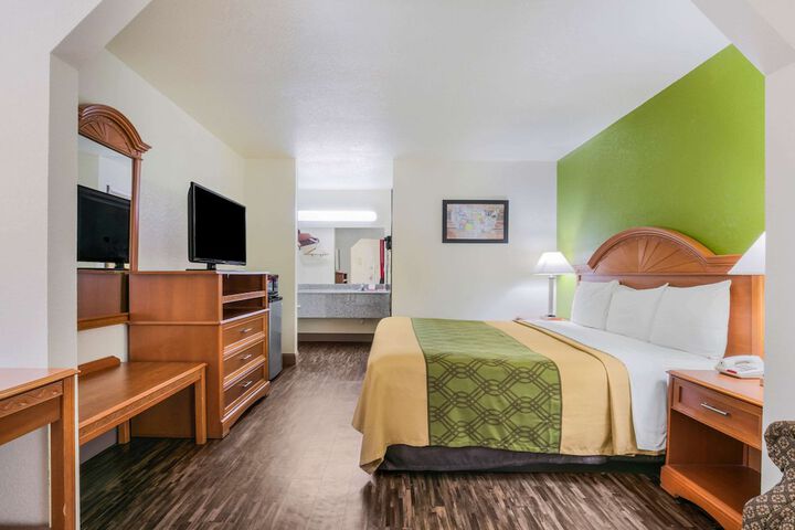 1 King Bed Suite (6 of 7)