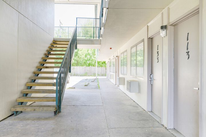 Handrails in stairways
