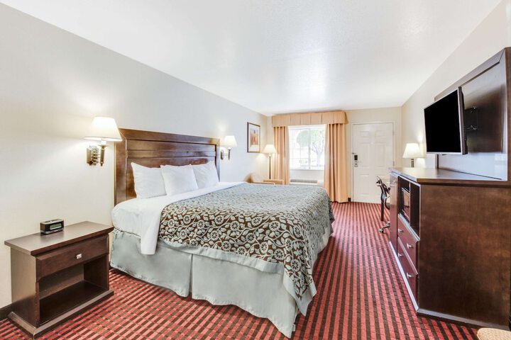 Room 5 of 16