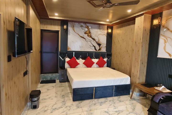 Room 2 of 31