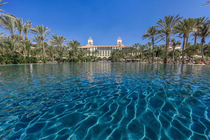 Pool Hotel