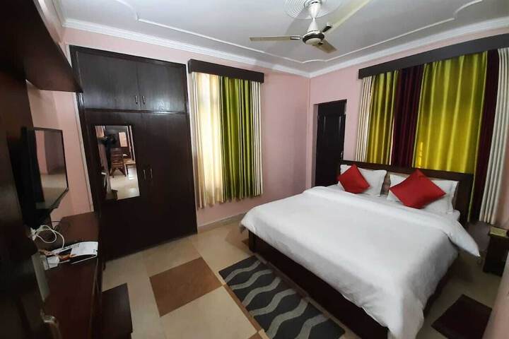 Room 7 of 20