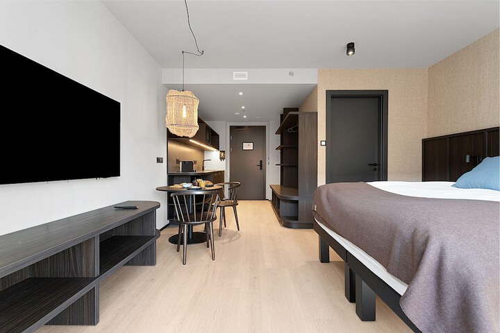 Room 7 of 48
