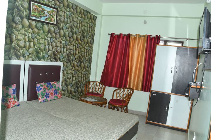 Room 6 of 16