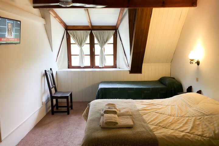 Room 10 of 28