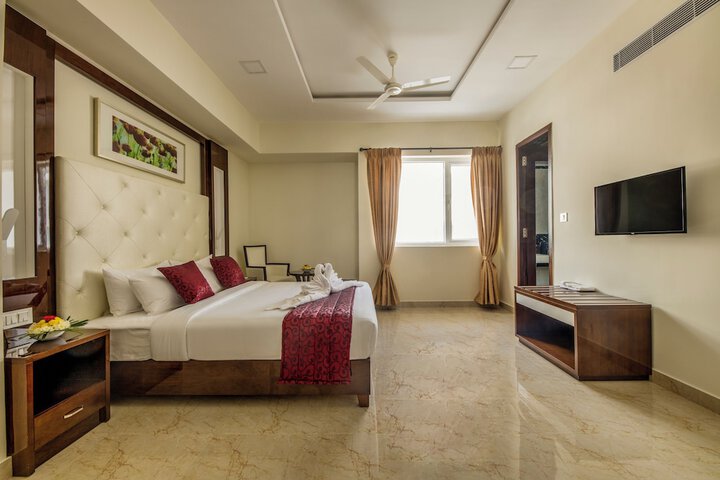 Room 12 of 28