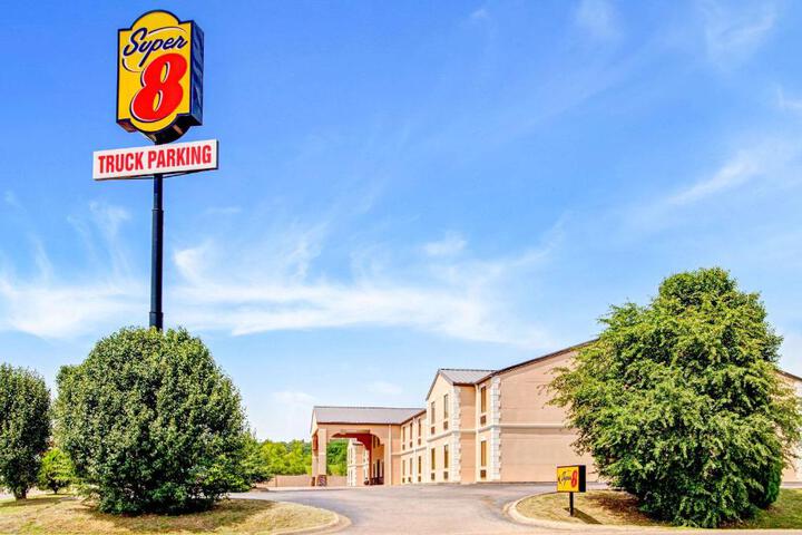 Super 8 by Wyndham Forrest City