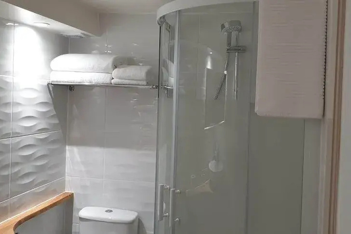 Room 9 of 17