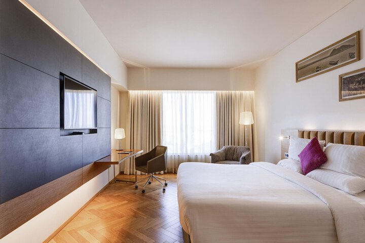Room 30 of 104