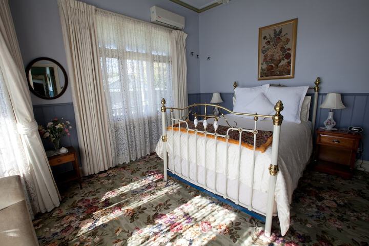 Room 6 of 51