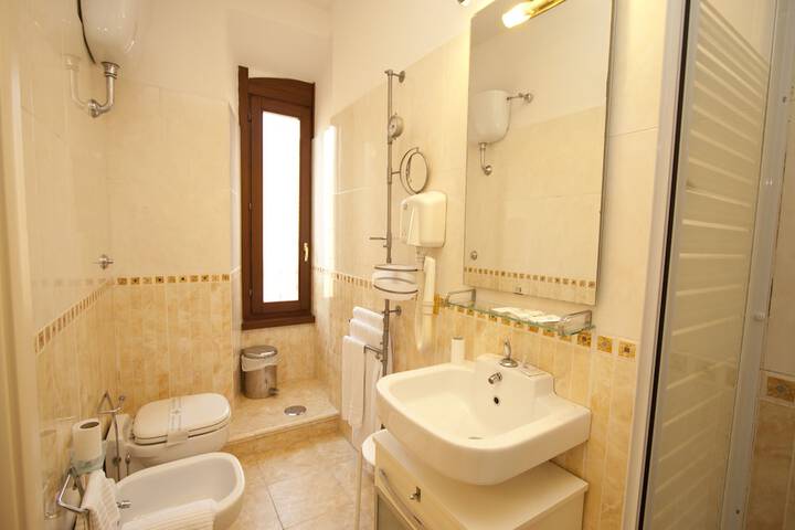 Room 16 of 26