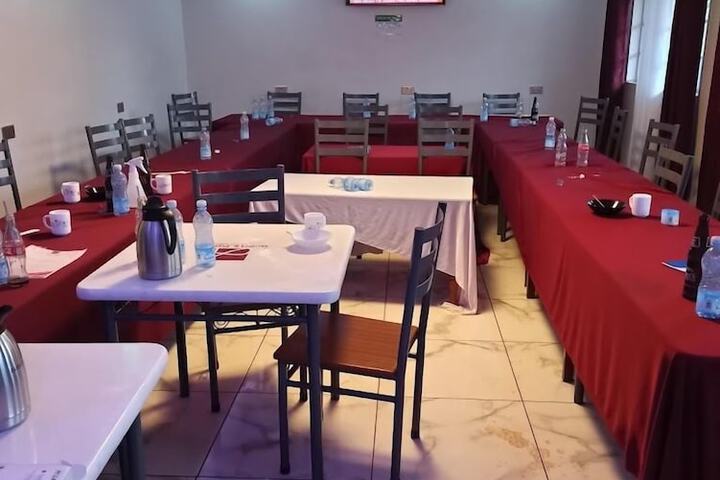 Dining 10 of 33