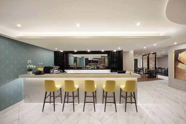 Lobby lounge