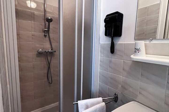 Room 42 of 57
