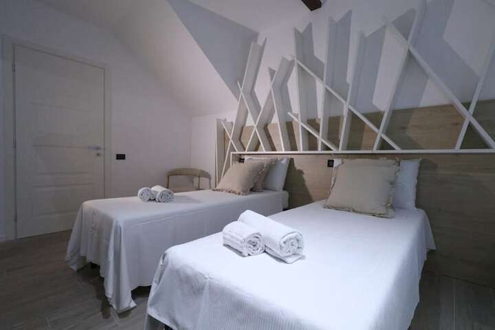 Room 4 of 14