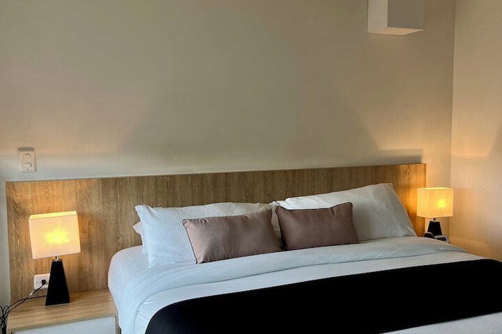 Room 5 of 13