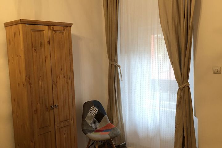Room 7 of 32