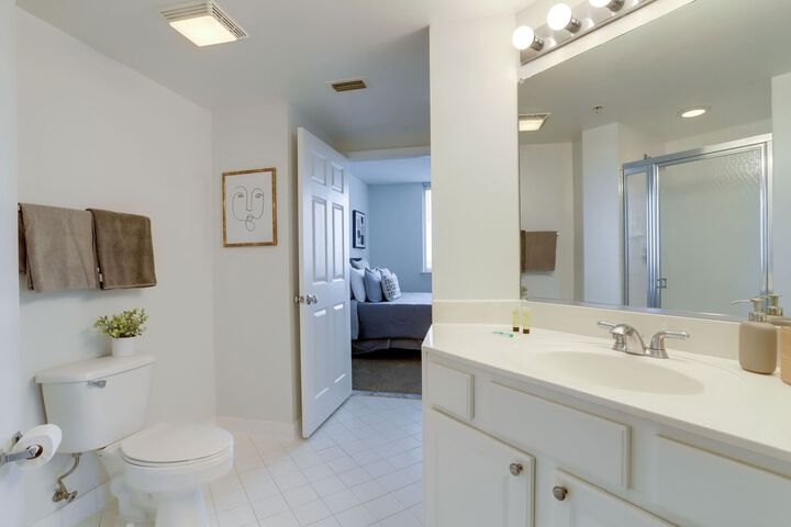 Room 32 of 195