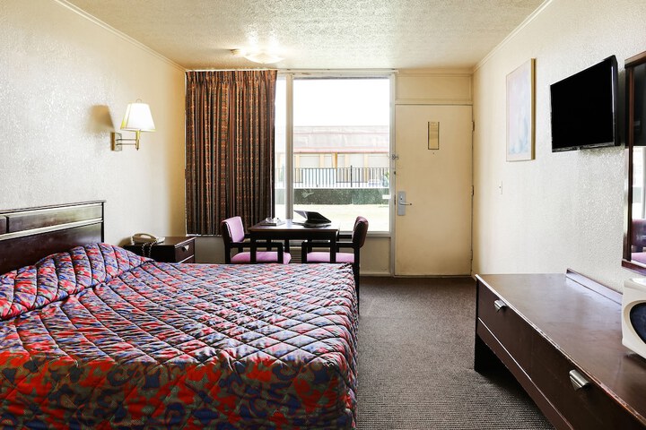 Room 14 of 35