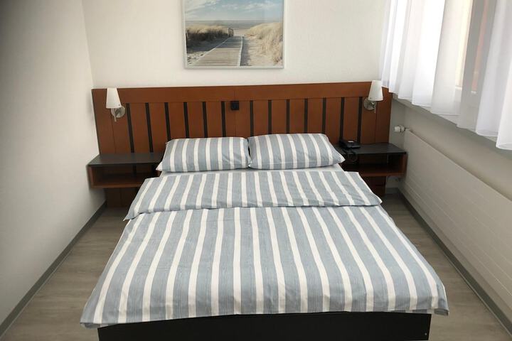 Room 15 of 38