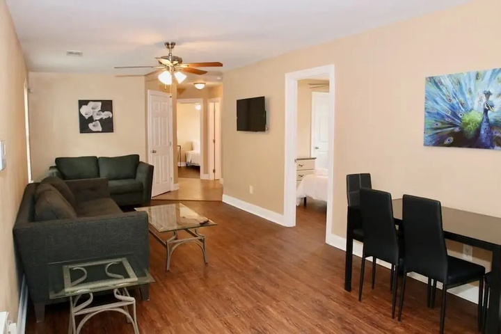 Image of Lasalle 1C · Centrally Located Gated Apt. Perfect for Groups!