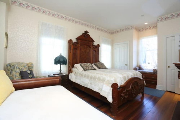 Room 3 of 48