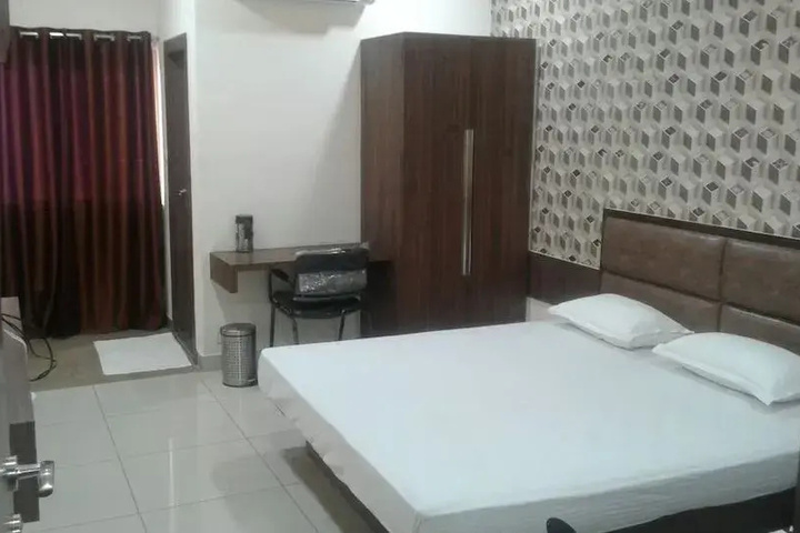 Room 7 of 8