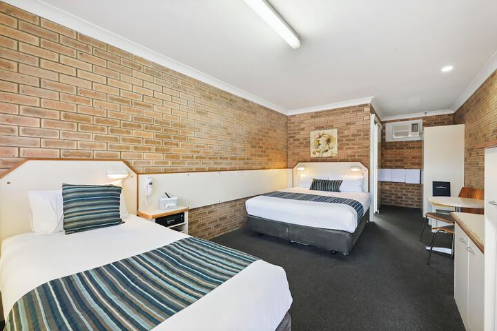 Room 11 of 23