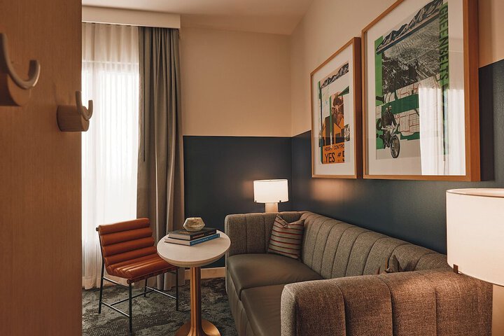 Room 26 of 62