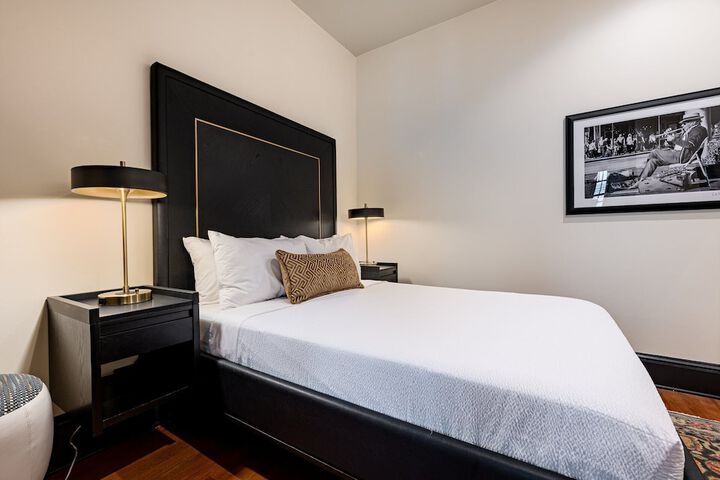 Room 48 of 341