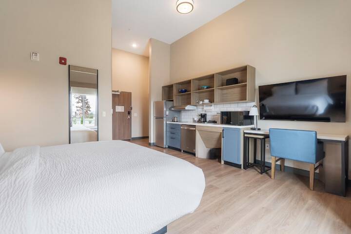 1 Bedroom Suite King Bed (12 of 19)