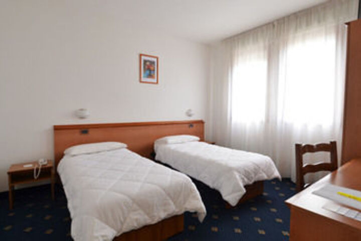 Room 15 of 50