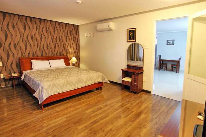 Room 5 of 27