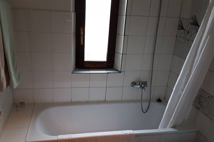 Room 13 of 34