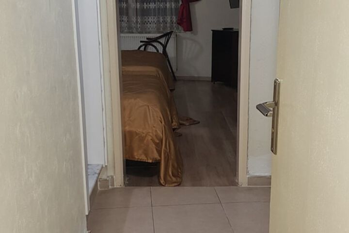 Room 14 of 37
