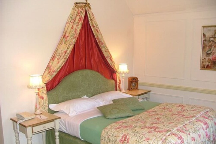 Room 8 of 50