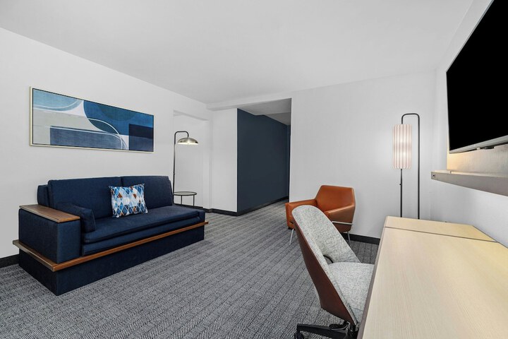 Room 32 of 73