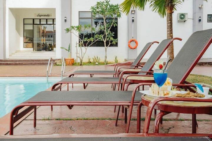 Hotel Pool