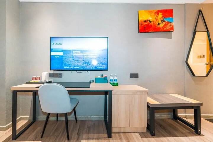 Room 2 of 6